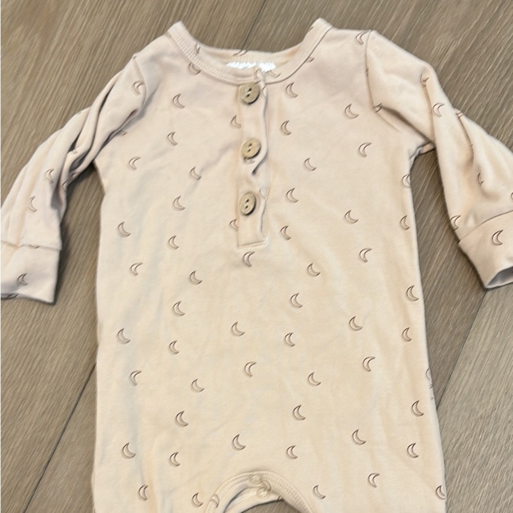 Mebie Baby Sleeper/ One piece with moons